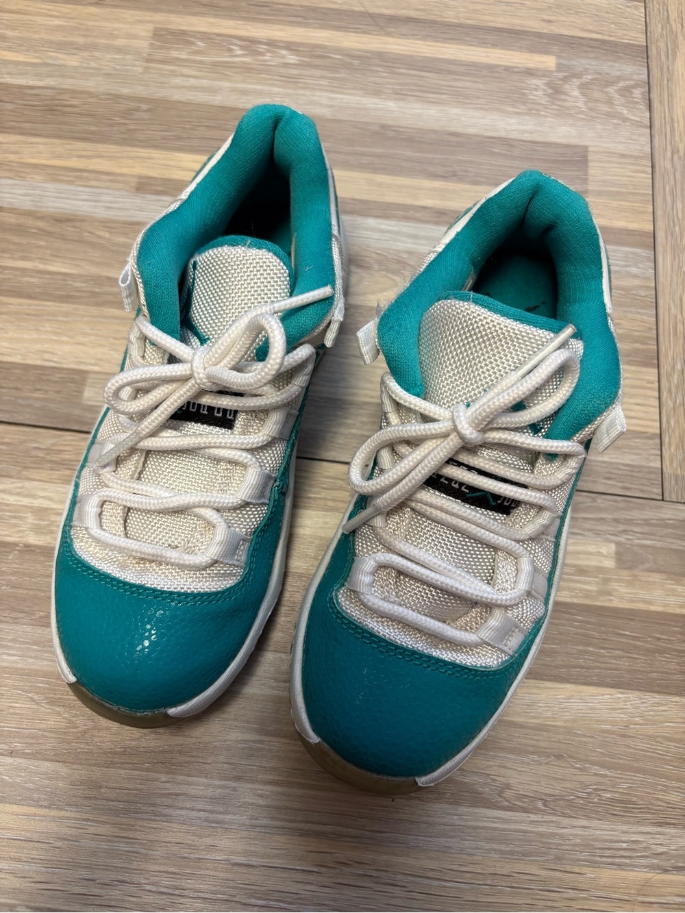 Jordan 11 Low Top Aqua Safari